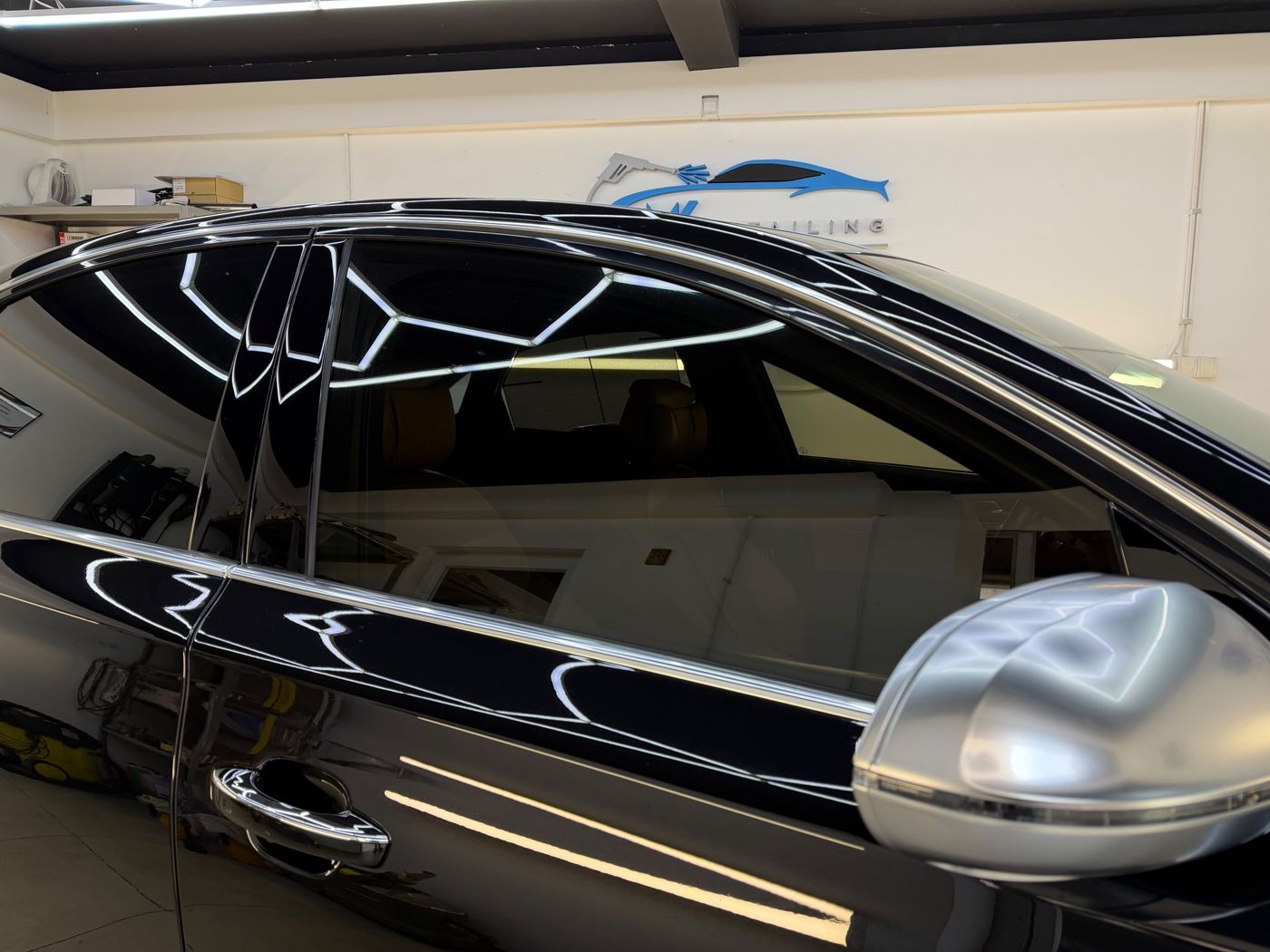 Detalj zatamnjenih stakala na Audiju S8