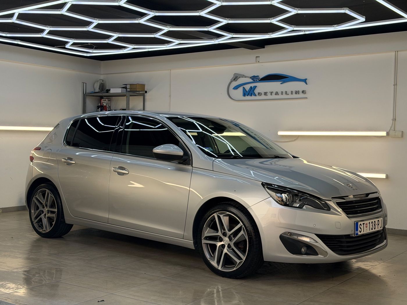 Peugeot 308 sa zadnjim staklima 95% i prednjim bočnim 30%
